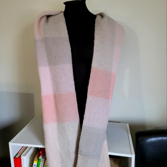 Kensie scarf - Picture 2 of 7